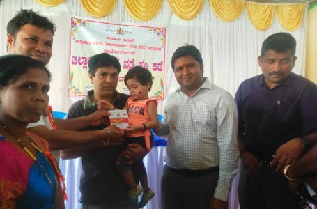 Uttara Kannada DC interacts with villagers