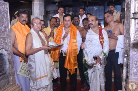 Union Minister Sarbananda Sonowal visits Udupi Sri Krishna Matha