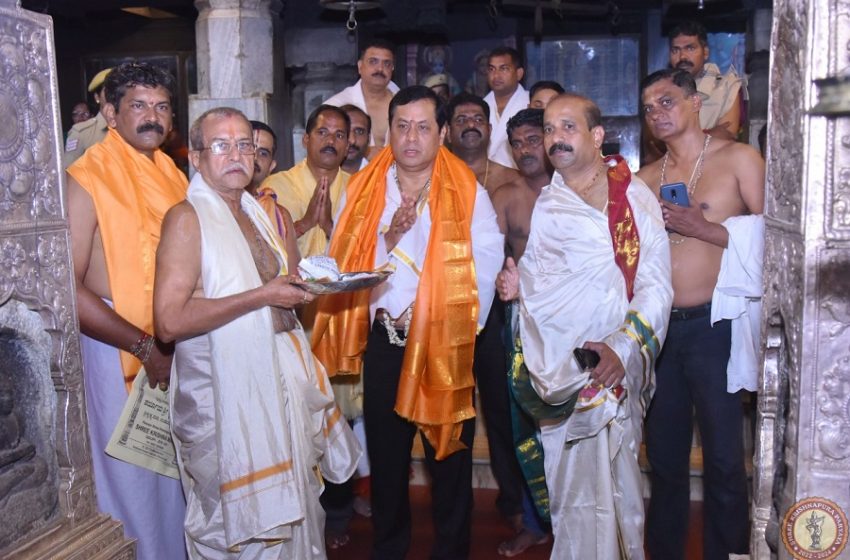  Union Minister Sarbananda Sonowal visits Udupi Sri Krishna Matha