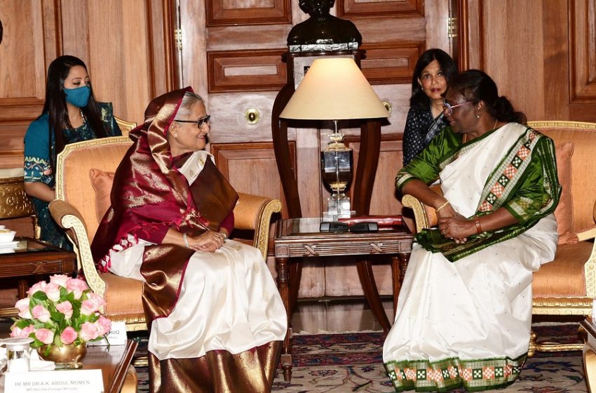  Bangladesh PM meets President Droupadi Murmu