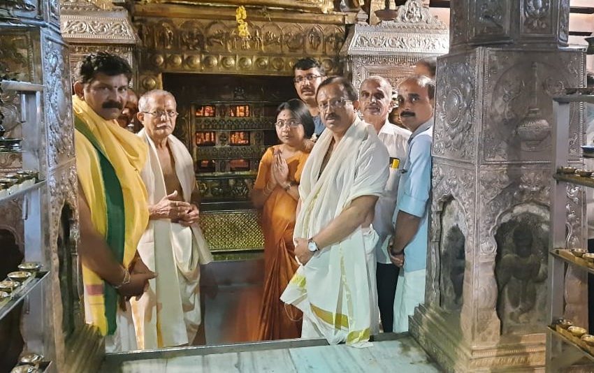  Union Minister Dr L Murugan visits Udupi Sri Krishna Matha