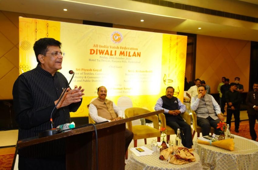  Commerce Minister asks business community to give primacy to products that are made in India