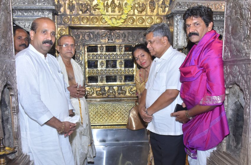  Jagadish Shettar visits Udupi Sri Krishna Matha