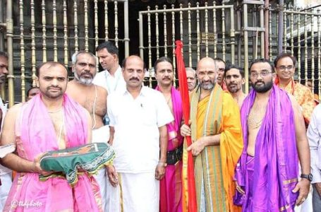 Sri Vidyaprasanna Tirtha Swamiji visits Tirumala