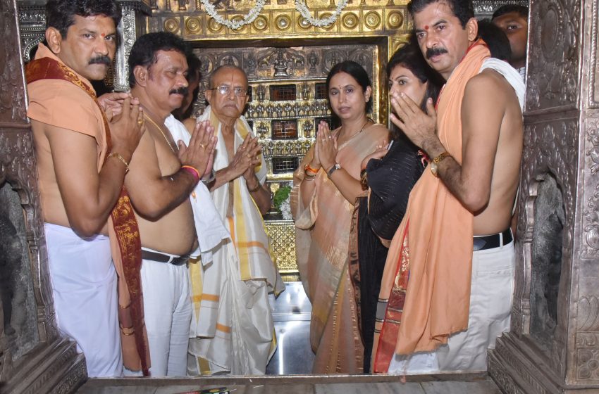  Minister Laxmi Hebbalkar visits Udupi Sri Krishna Matha