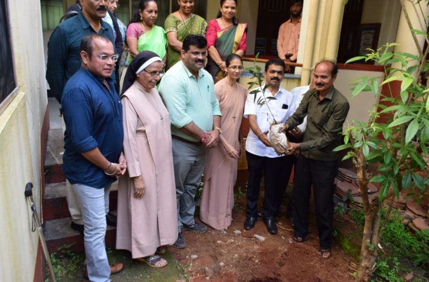  St. Agnes College Organizes Sapling Distribution Programme