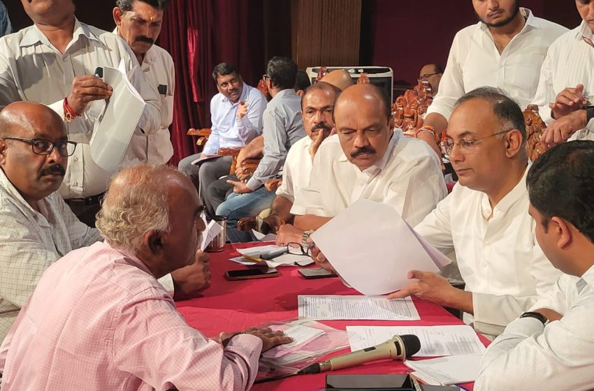  Dinesh Gundu Rao Oversees Successful Janata Darshan in Mangaluru