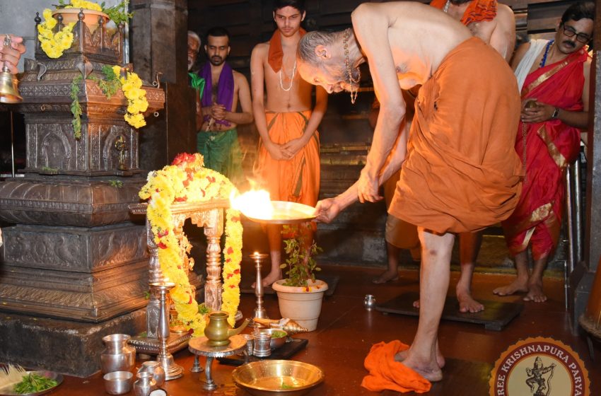  Sri Vidyasagara Tirtha Leads Arghyapradhana at Udupi Sri Krishna Matha