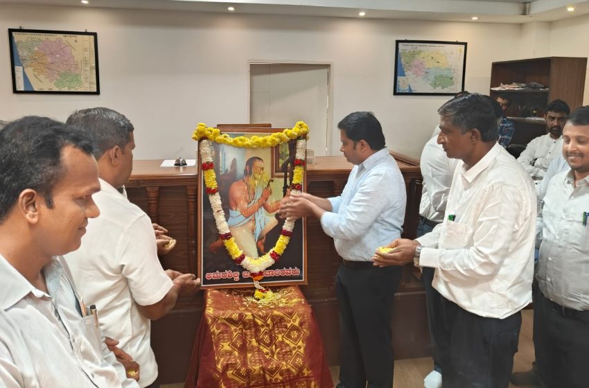  DC Mullai Muhilan inaugurates Amarashilpi Jakanachari Jayanti