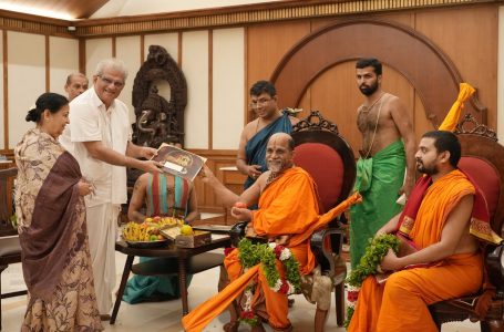 Puthige Swamijis Honored in Dharmasthala Ahead of Paryaya Peetha Ascension