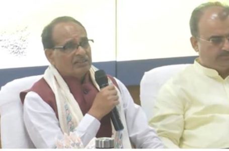 Union Minister Shivraj Singh Chouhan holds discussions with farmers