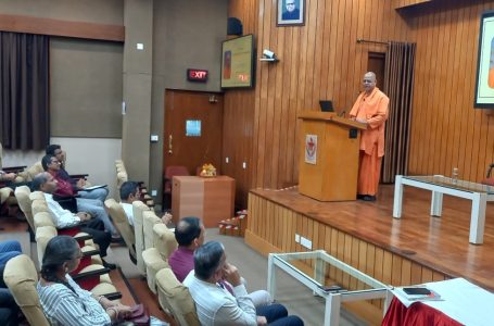 Manipal: Swami Atmashraddhananda Delivers Lecture on “Overcoming Stress – The Vivekananda Way”