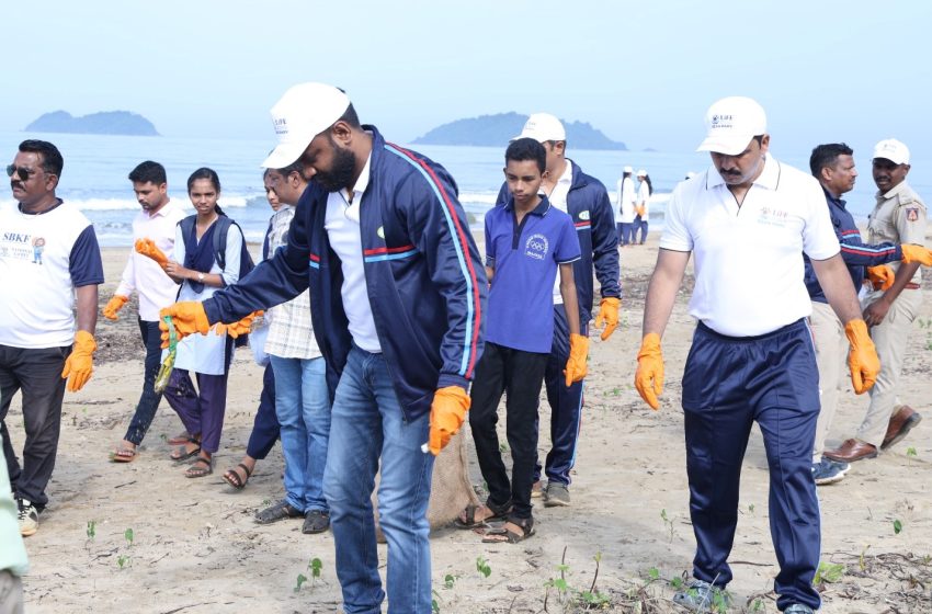  Karwar Observes International Coastal Cleanup Day with Beach Cleaning Drive
